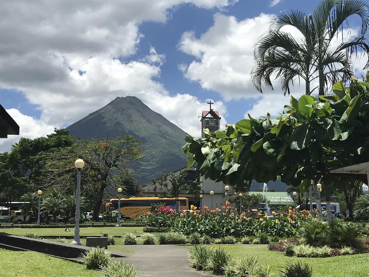 Apartamentos Equipados Rya Del Volcan La Fortuna Extérieur photo